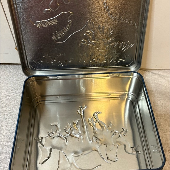 Jurassic Park World Metal T-Rex Tin Lunchbox 2015 Universal Studios Dinosaurs - Picture 6 of 6